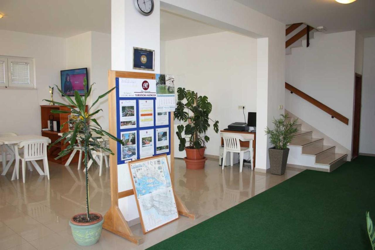 Villa Dvor Apartments Omiš Extérieur photo