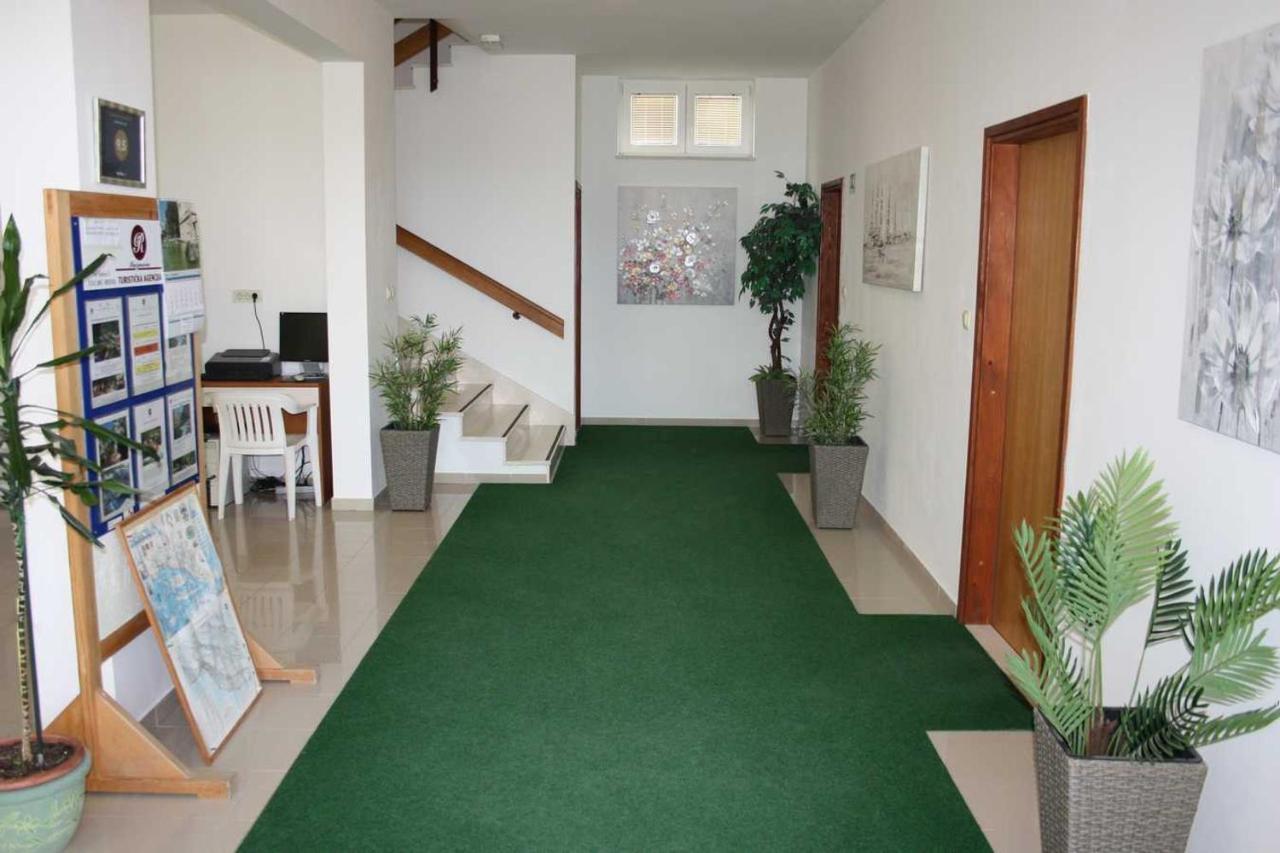 Villa Dvor Apartments Omiš Extérieur photo