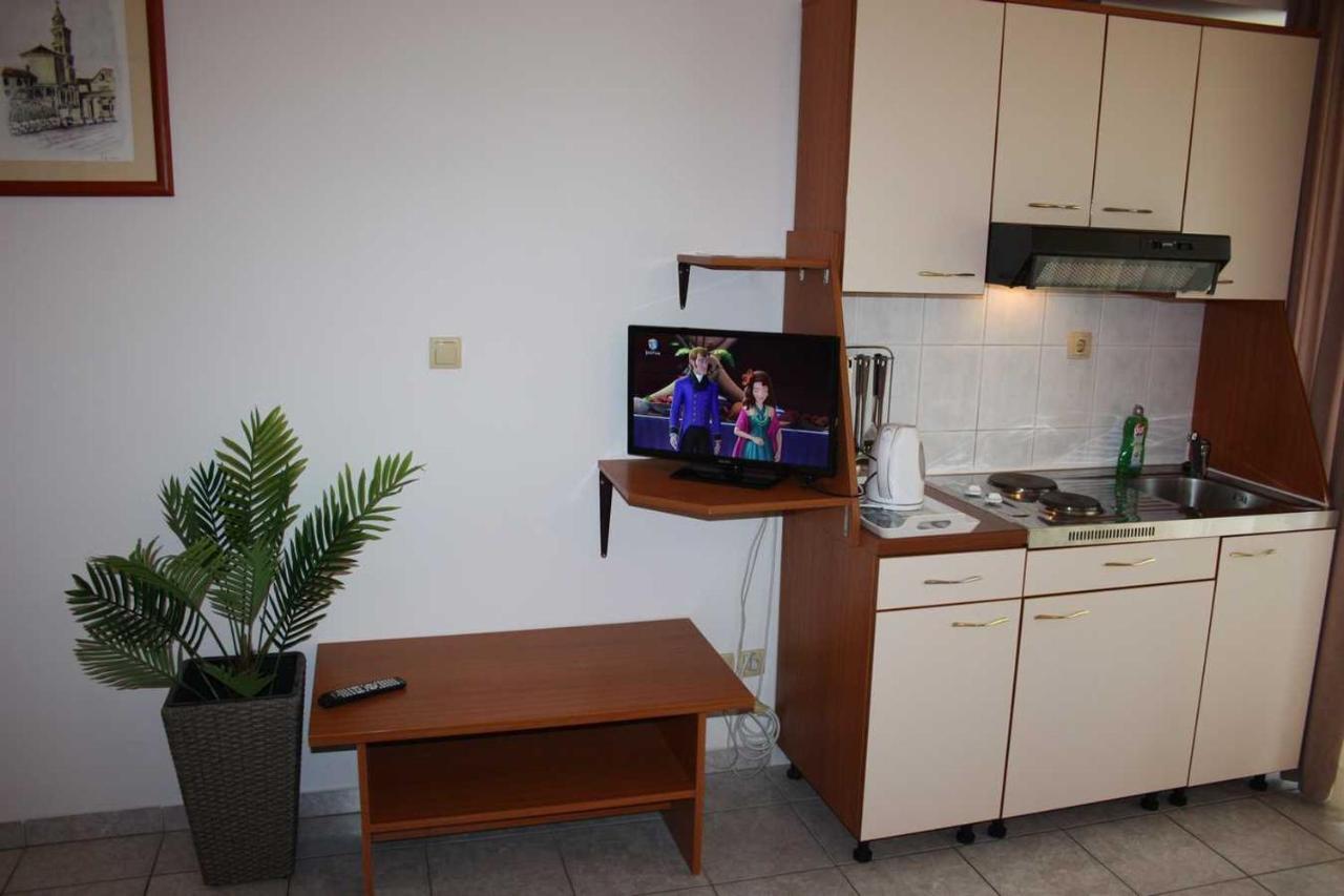 Villa Dvor Apartments Omiš Extérieur photo